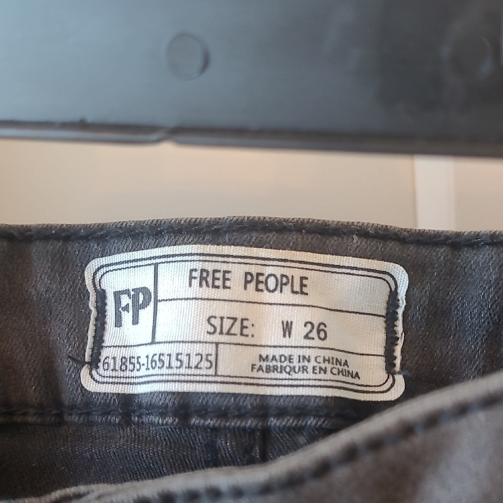 Free People Women's Just Float On Flare Leg Jeans Dark Gray Size 26 NWT - Picture 2 of 4